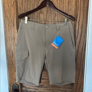 Columbia Men's Tan Cargo Shorts SZ 30 NWT
